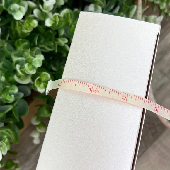 CHANEL Limited Edition Holiday Beauty 2025 Gift Box - Picture 10 of 11